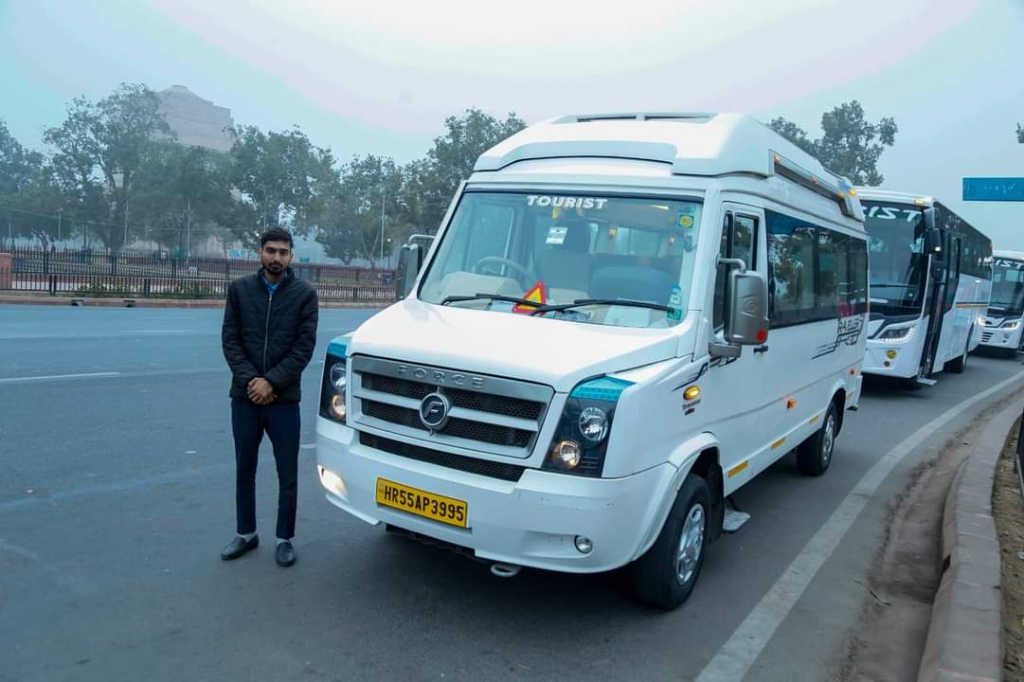 Force Tempo Traveller HR55 AP 3995 at India Gate